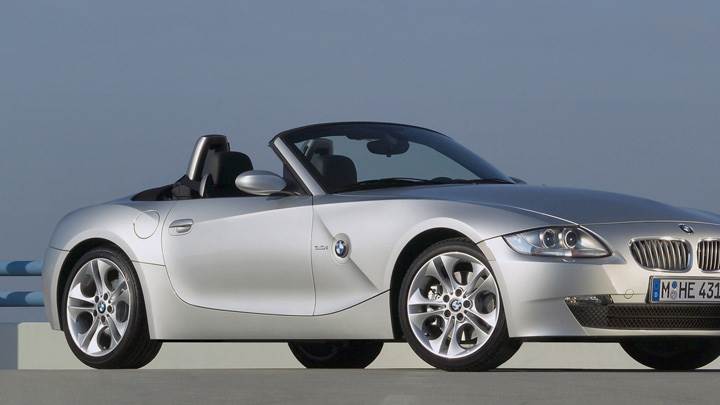 Side Front Pose Of 2005 BMW Z4 Roadster In Silver